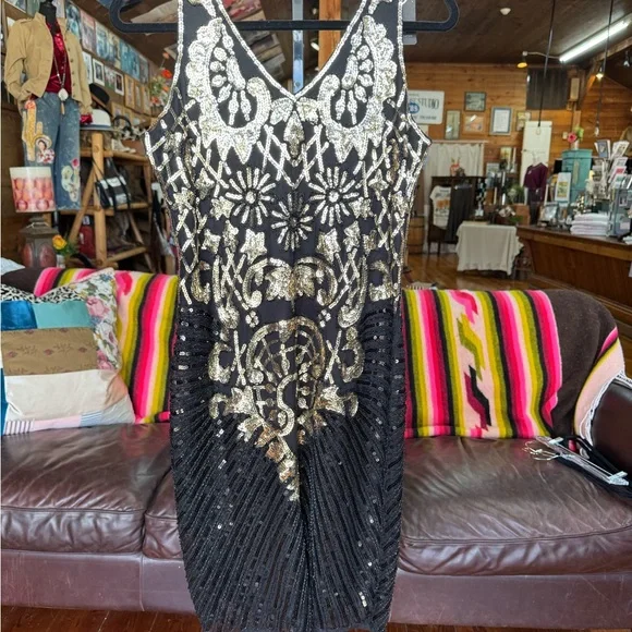 Elegant Black and Gold Embellished Dress - Picture 8 of 13